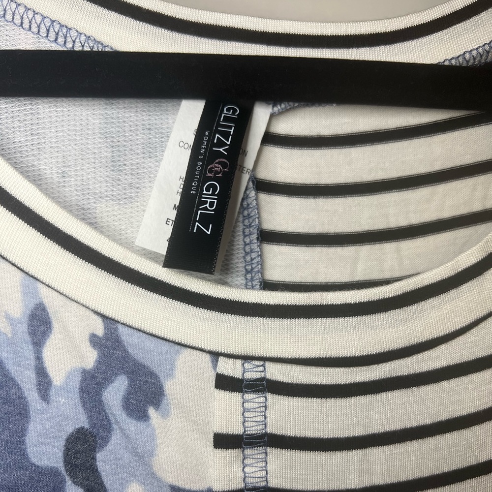 NWOT Giltzy Girlz Boutique Shirt, Plus Size, Blue & White Camo-Striped Shirt - Picture 2 of 4